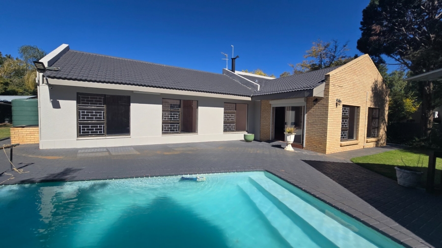 3 Bedroom Property for Sale in Langenhovenpark Free State